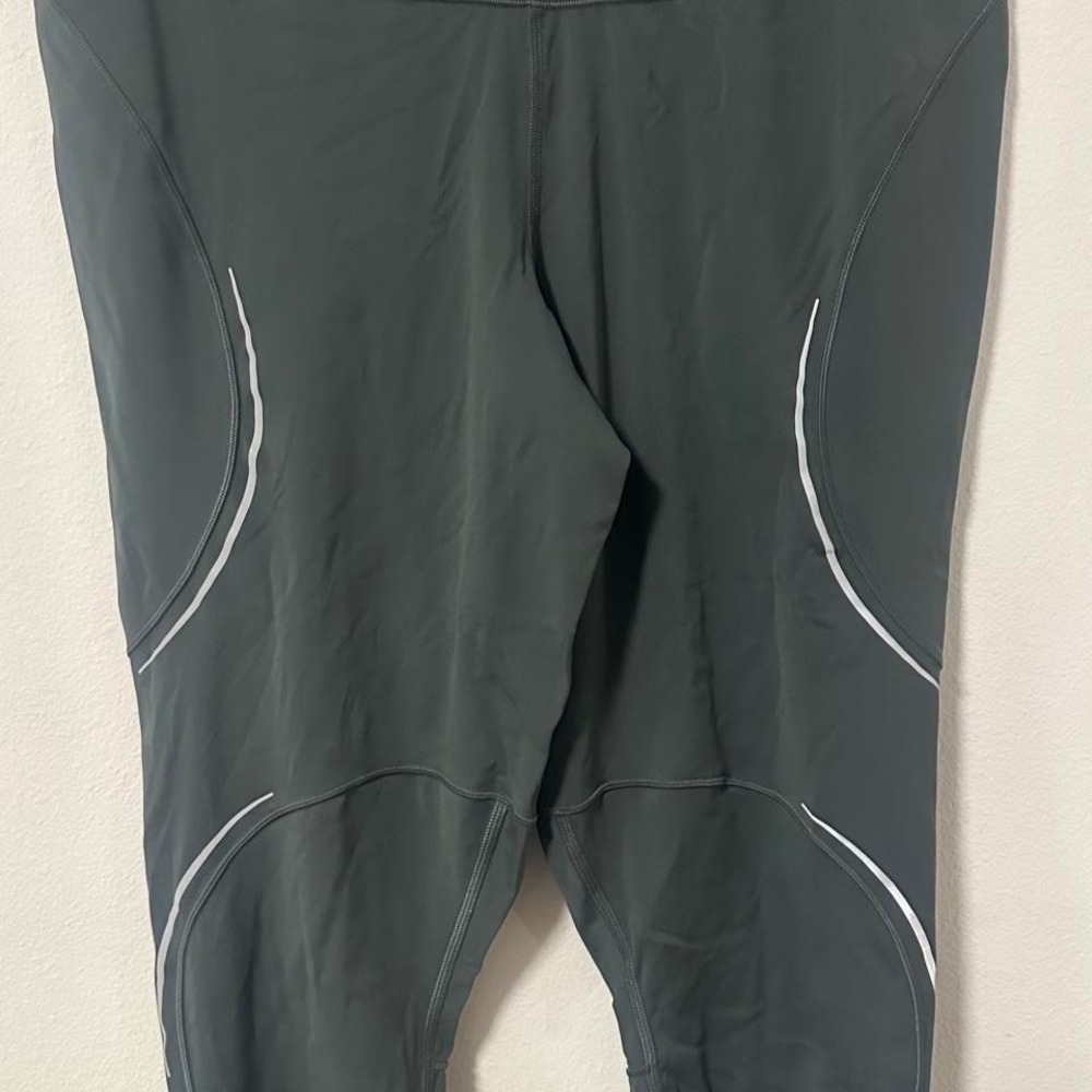Lululemon Base Pace High-Rise Reflective Tight 25" size 14